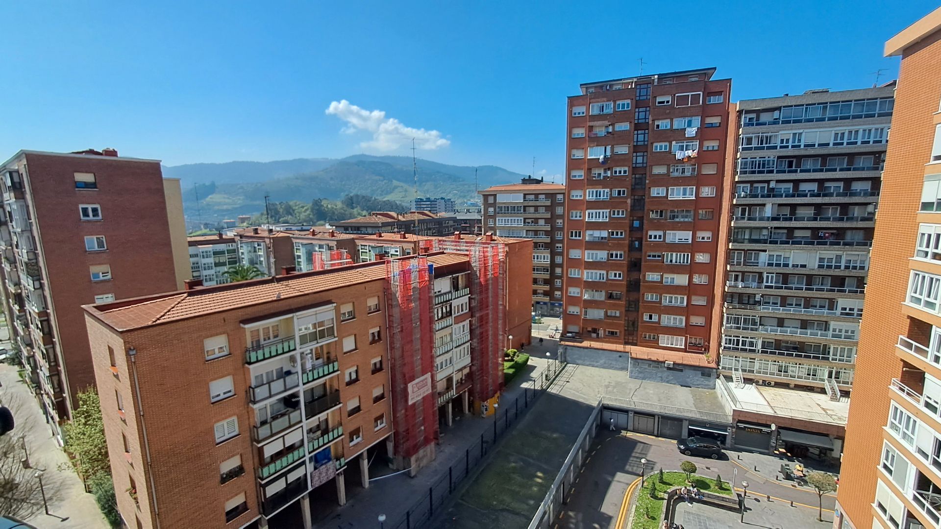 Vista exterior de Pis en venda en Bilbao  amb Calefacció, Terrassa i Balcó