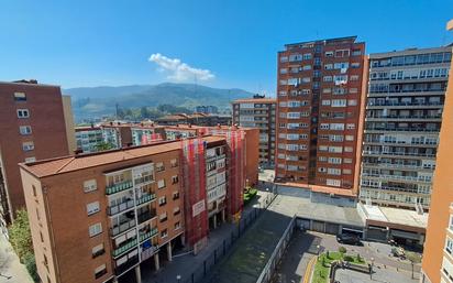 Vista exterior de Pis en venda en Bilbao  amb Calefacció, Terrassa i Balcó