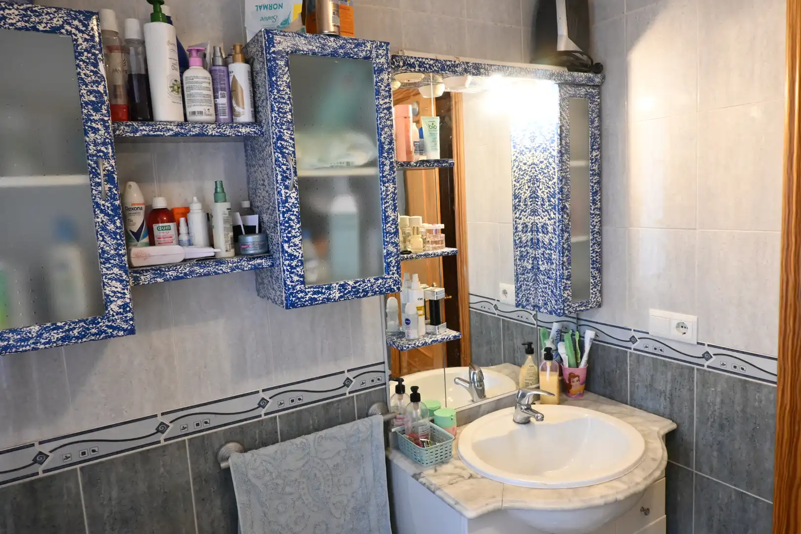 Badezimmer von Wohnung zum Verkauf in Las Gabias mit Klimaanlage, Abstellraum und Möbliert