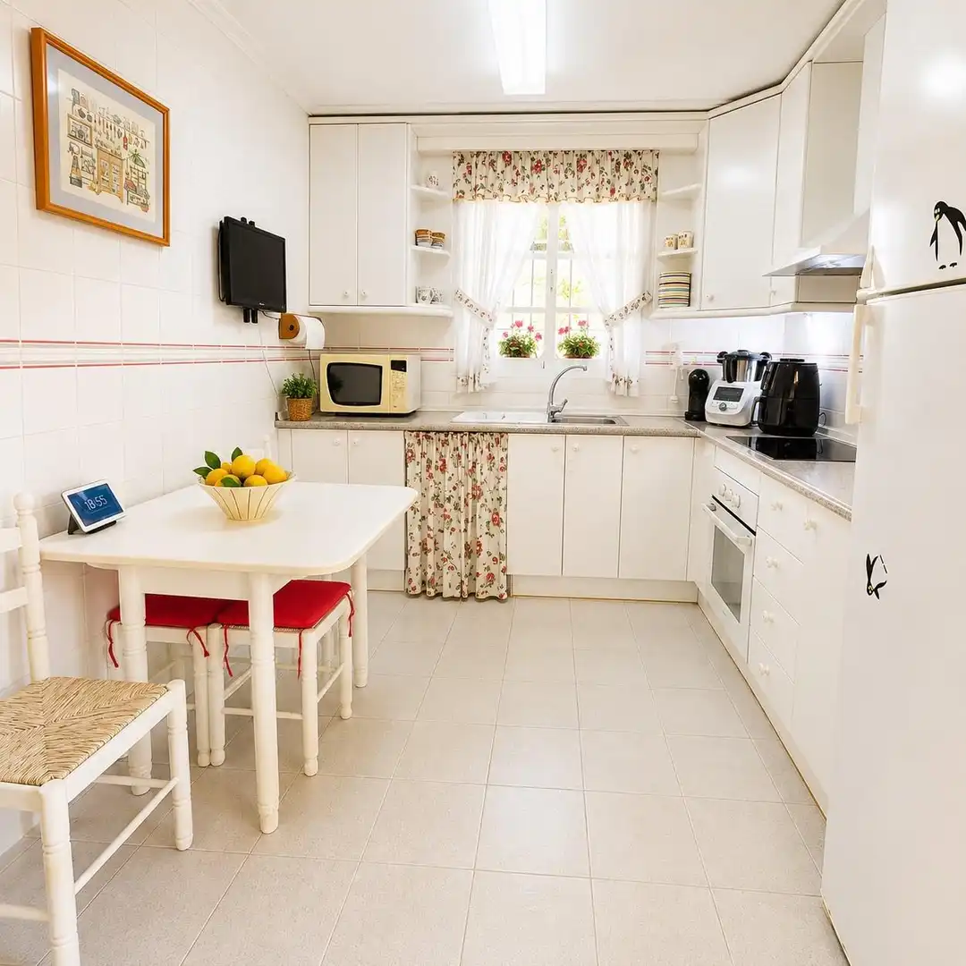 Küche von Einfamilien-Reihenhaus zum Verkauf in Estepona mit Heizung, Privatgarten und Terrasse