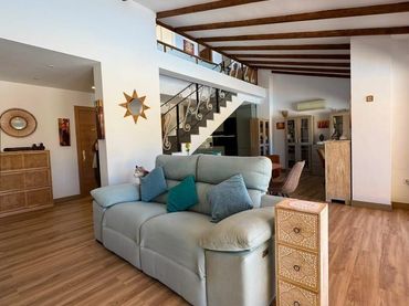 Villa con piscina in vendita a Carrer Oroval