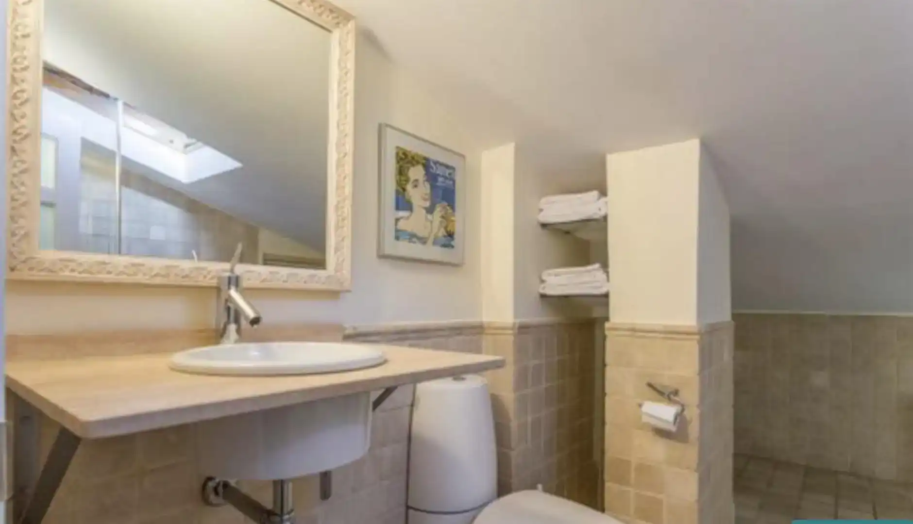 Bany de Apartament de lloguer en Madrid amb Aire condicionat, Parquet i Moblat