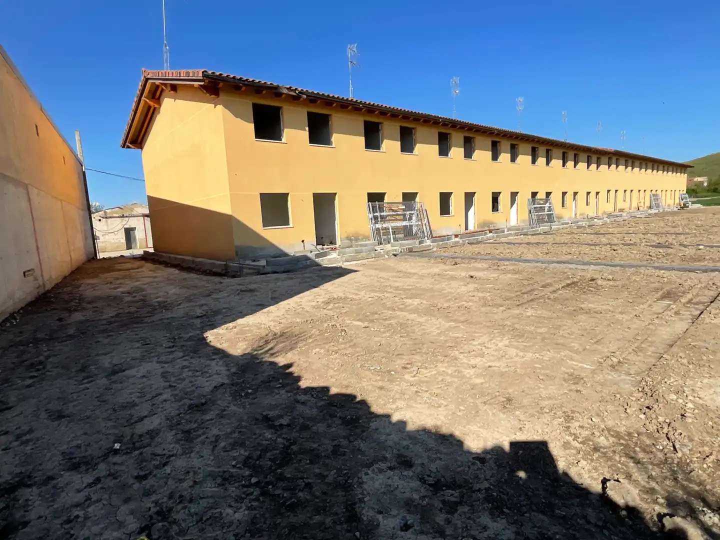Vista exterior de Casa o xalet en venda en Herramélluri amb Calefacció, Jardí privat i Parquet