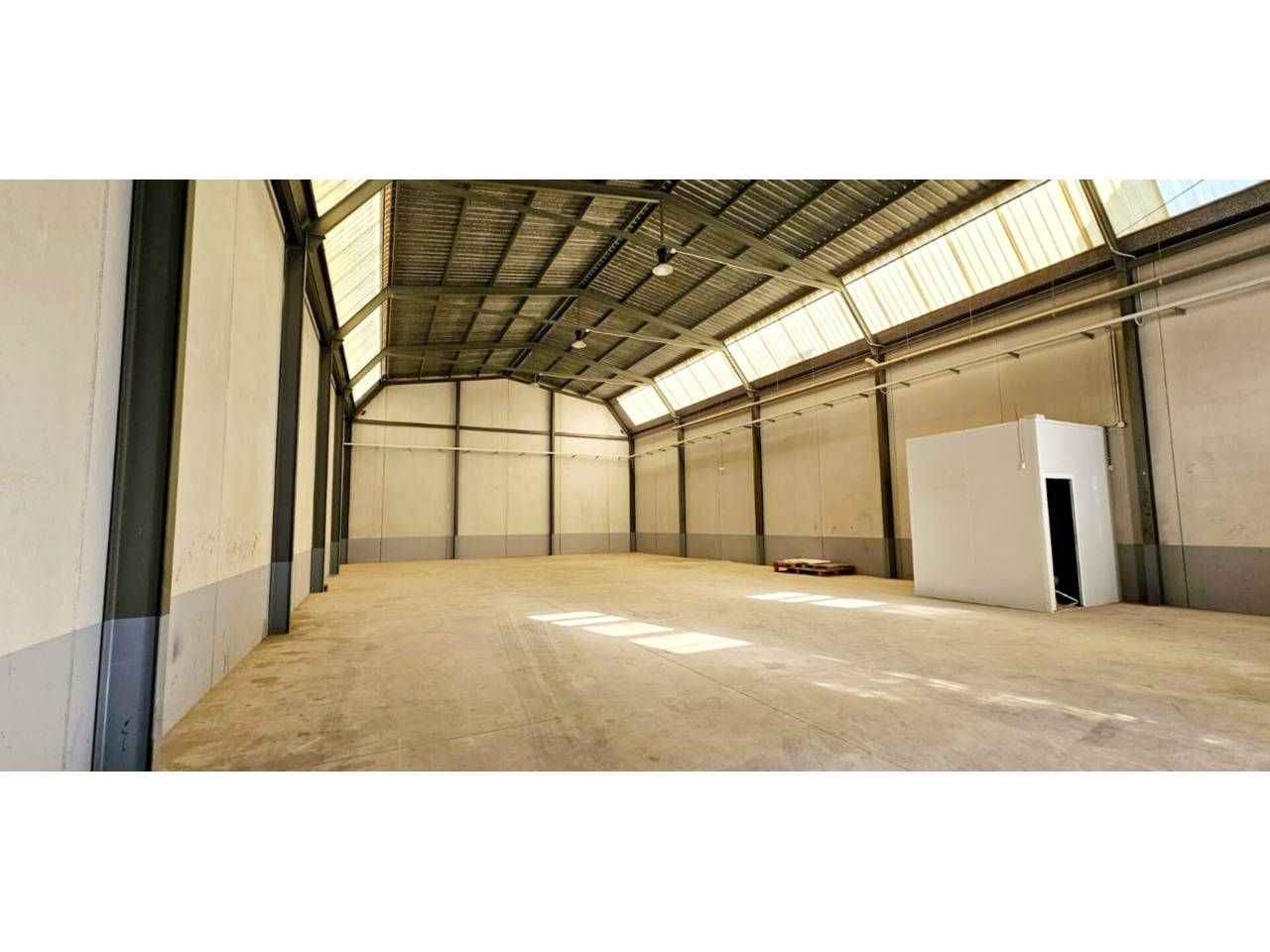 Nave industrial de alquiler en Calle Decenio
