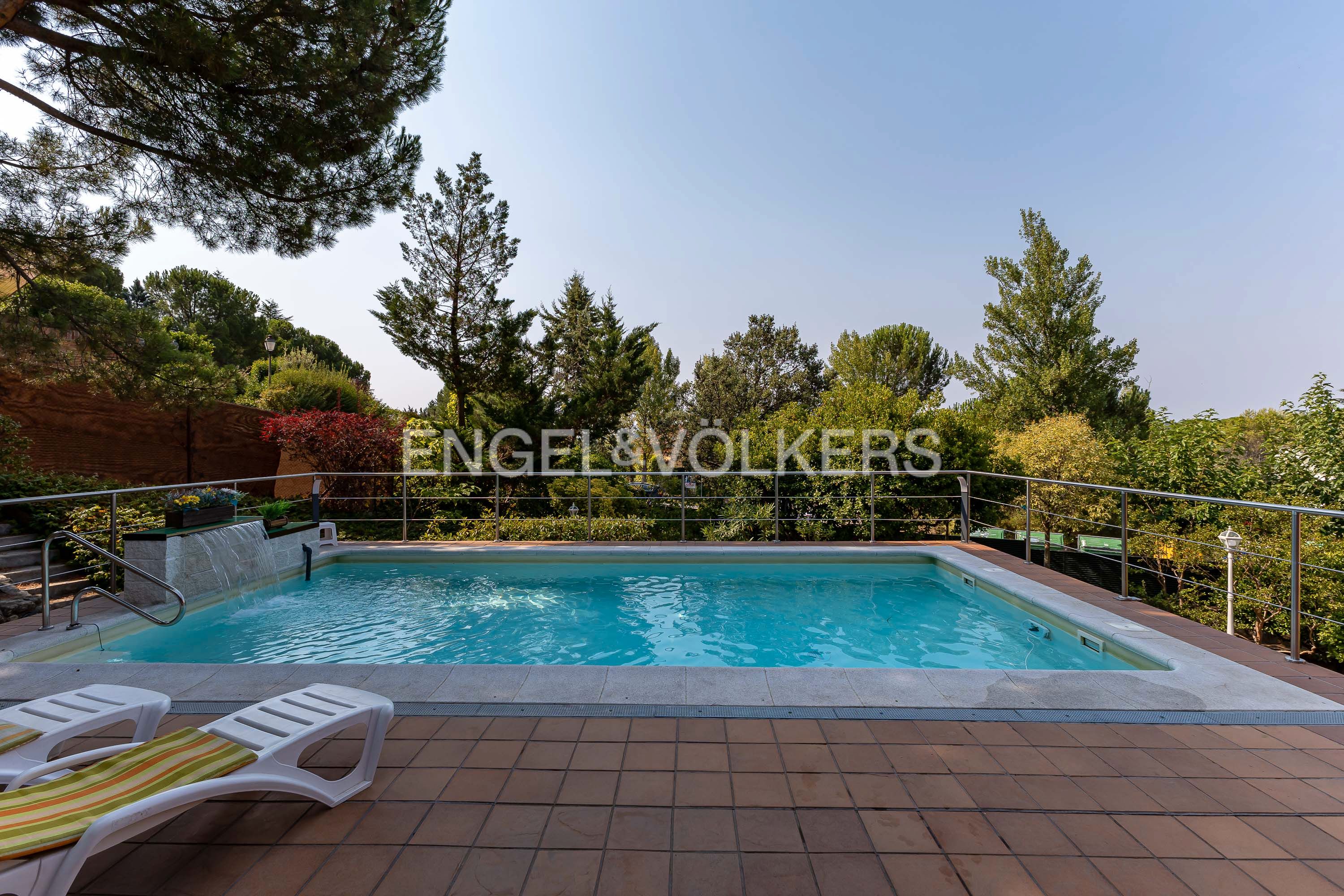 Piscina de Casa o chalet en venta en Galapagar con Aire acondicionado, Calefacción y Jardín privado