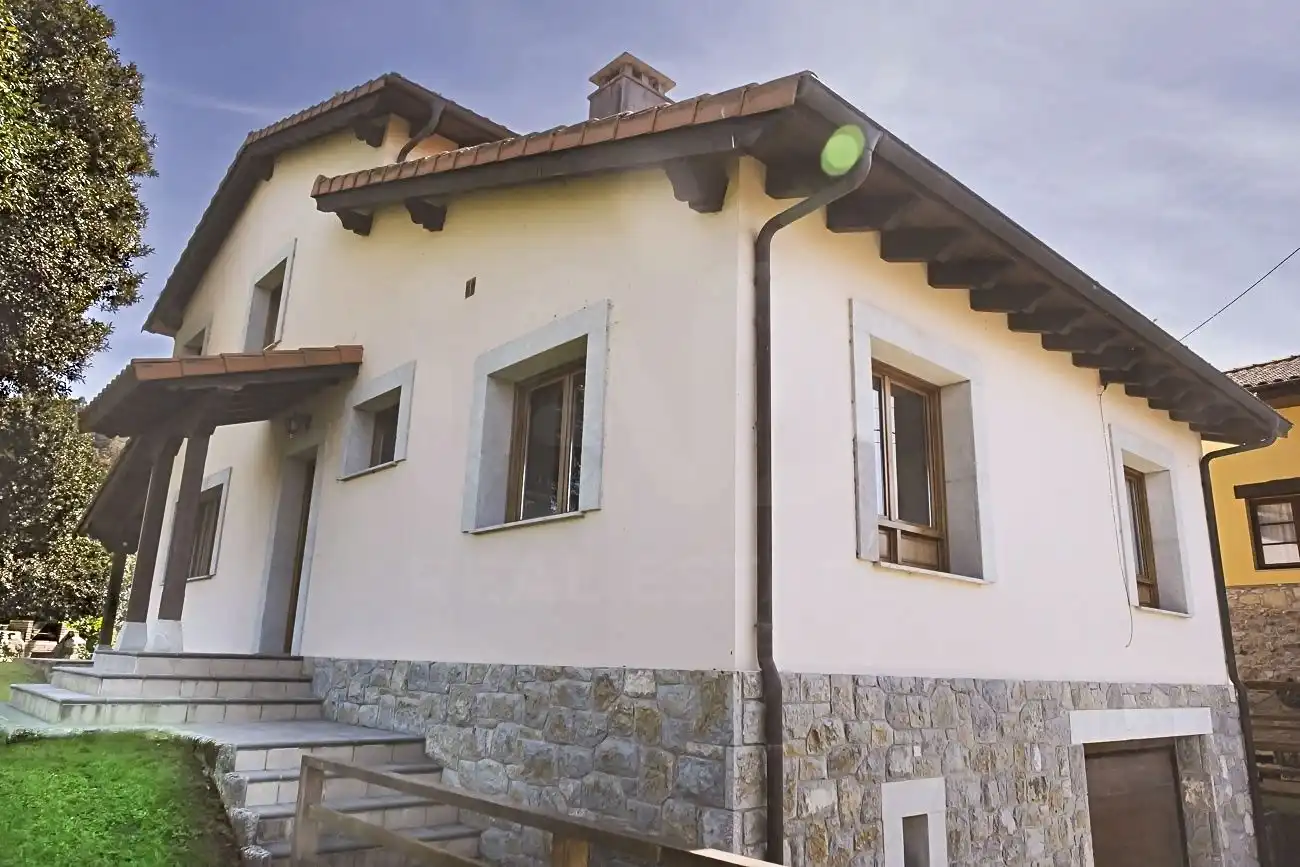 Vista exterior de Finca rústica en venda en Llanes amb Aire condicionat i Calefacció