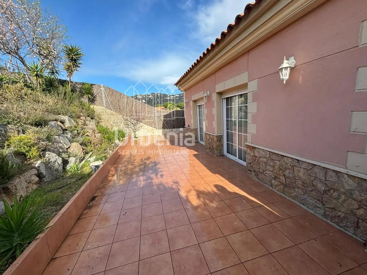 Vista exterior de Casa o xalet en venda en Calella amb Calefacció i Piscina