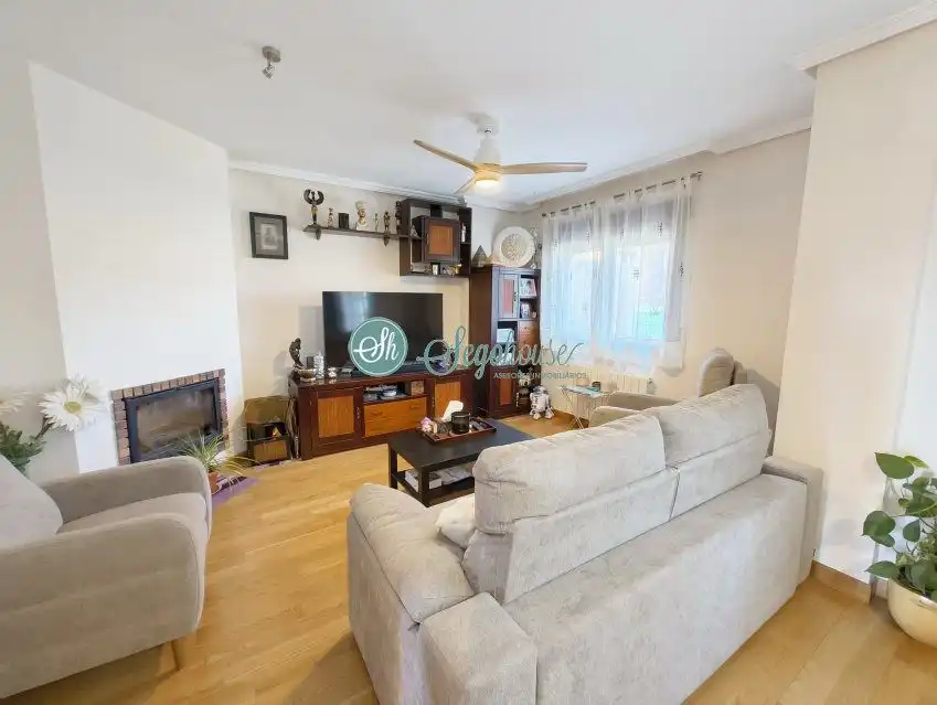Sala de estar de Casa o chalet en venta en Segovia con Calefacción y Trastero