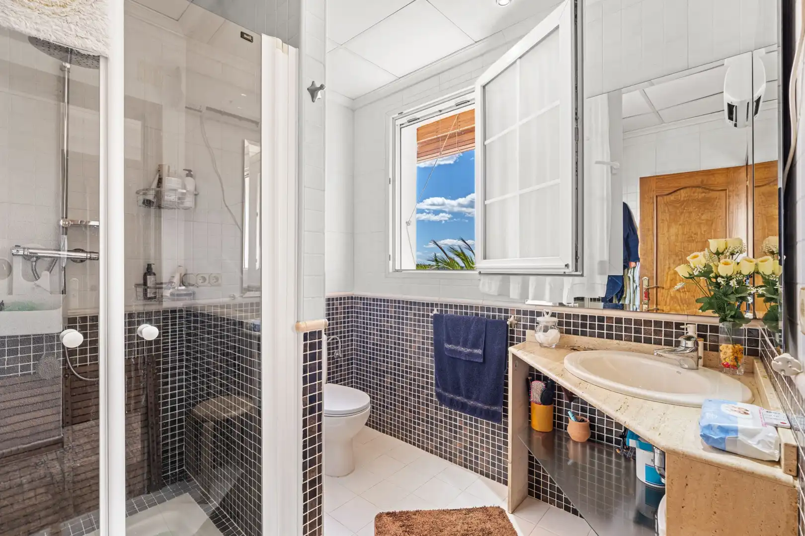 Bany de Casa o xalet en venda en Elche / Elx amb Aire condicionat, Jardí privat i Terrassa