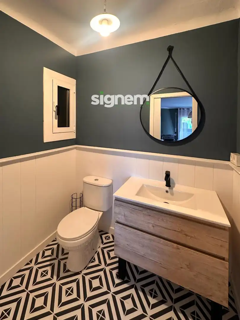 Badezimmer von Wohnung zur Miete in Alp mit Heizung, Parkett und Terrasse