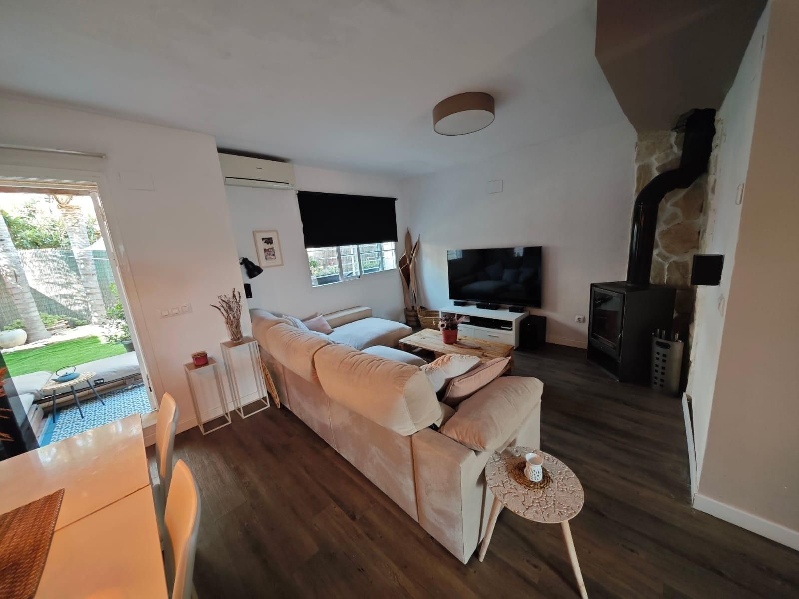 Living room of Single-family semi-detached for sale in La Pobla de Vallbona  with Air Conditioner, Heating and Private garden