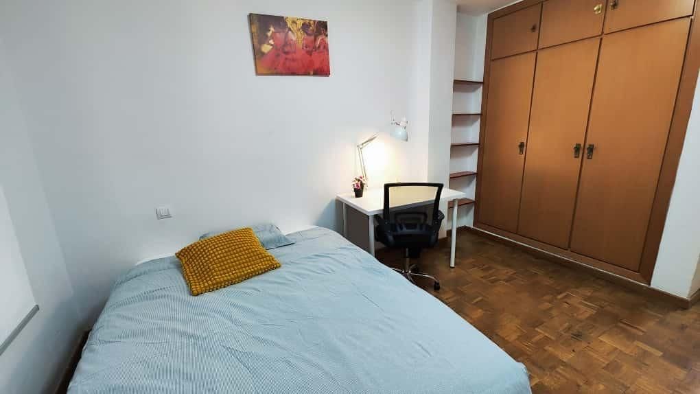 Dormitori de Pis per a compartir en León Capital  amb Calefacció i Terrassa