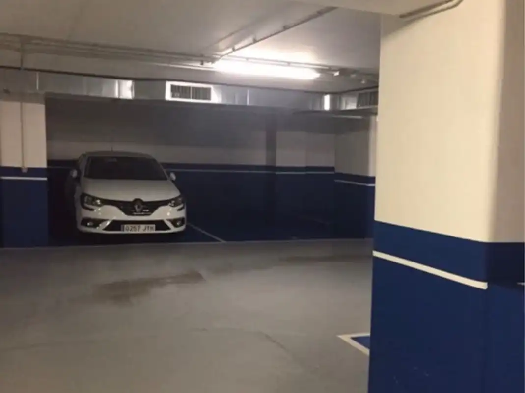 Aparcament de Garatge de lloguer en Vigo  amb Alarma