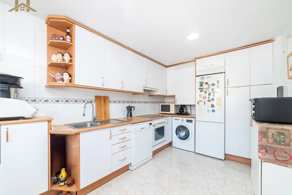 Cuina de Casa o xalet en venda en Arroyomolinos (Madrid) amb Aire condicionat, Calefacció i Jardí privat