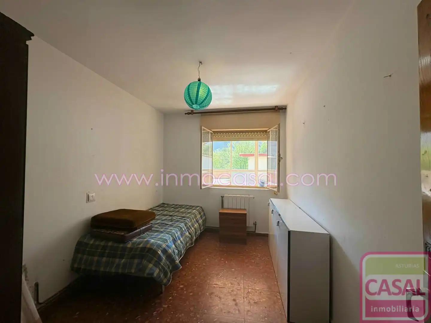 Habitación de Piso en venta en Lena con Calefacción, Terraza y Amueblado