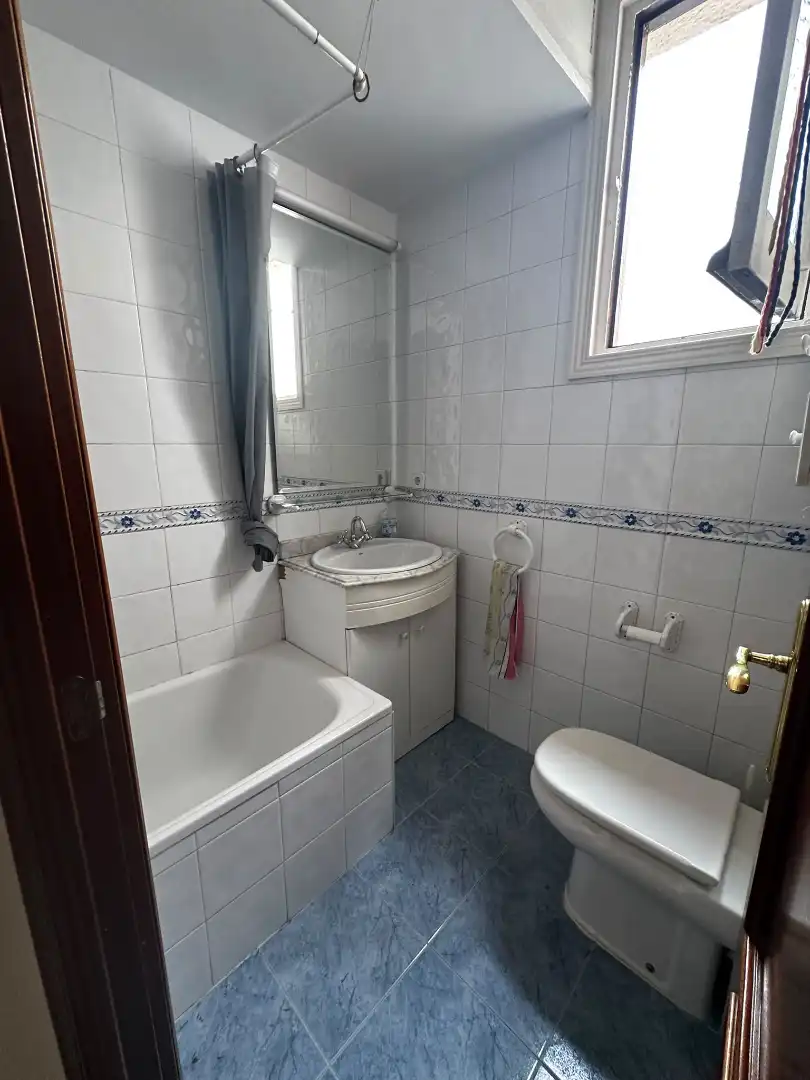 Bany de Pis en venda en Madrid amb Aire condicionat, Calefacció i Moblat