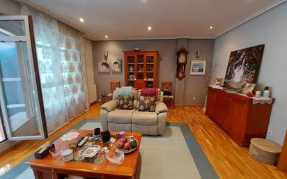 Living room of Single-family semi-detached for sale in  Logroño  with Swimming Pool
