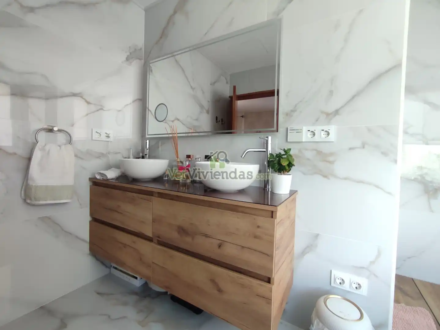 Bathroom of Houses for sale in Vallirana, Barcelona