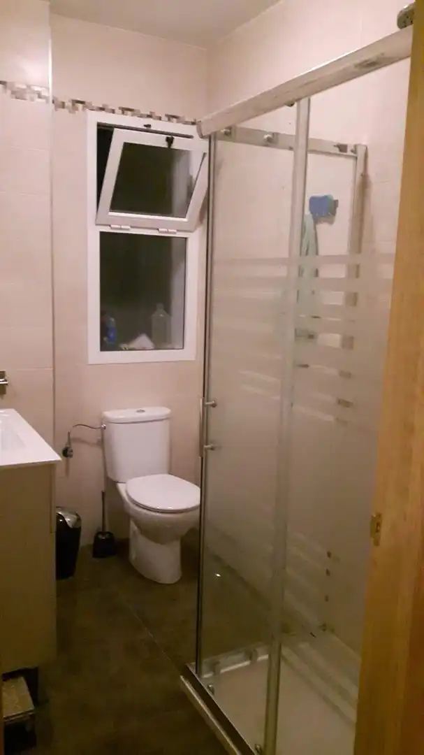 Bathroom of Flat for sale in Sevilla  with Air Conditioner, Private garden and Terrace