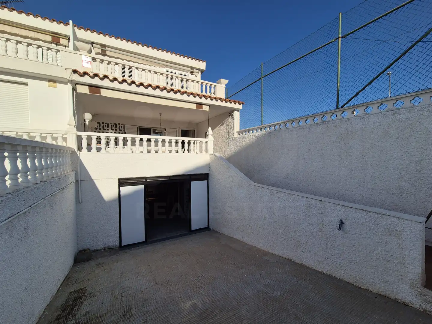 Casa con piscina en venta en Calle de la Sénia Sevilla 77, imagen 2