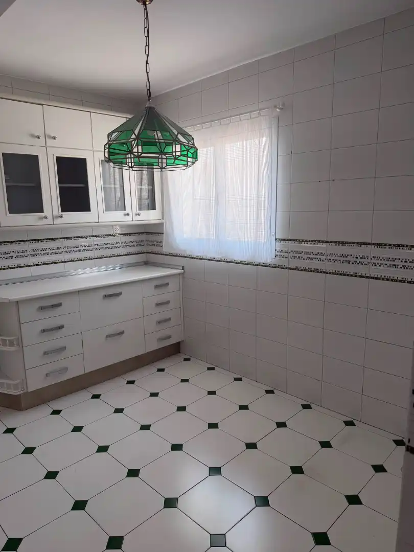 Cuina de Àtic de lloguer en Granada amb Terrassa, Forn i Rentadora