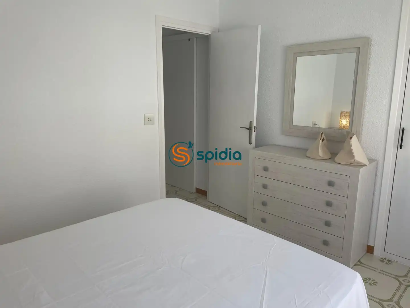 Habitación de Apartamento de alquiler en Águilas con Balcón