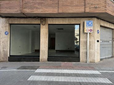 Locale commerciale in affitto a Casco Antiguo
