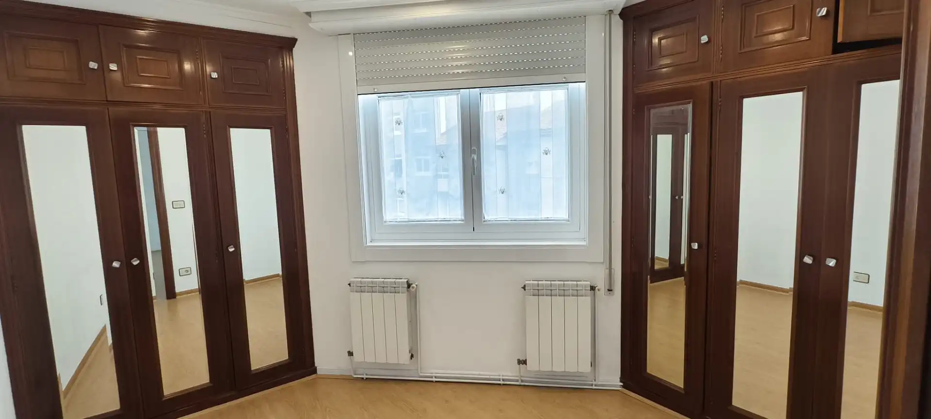 Dormitori de Pis en venda en A Coruña Capital  amb Calefacció i Forn