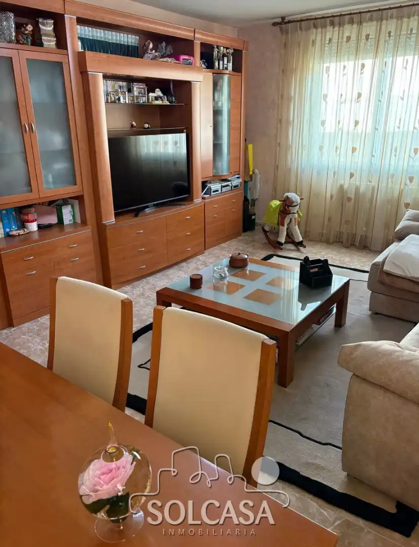 Living room of Flat for sale in Cistérniga  with Heating, Furnished and Oven