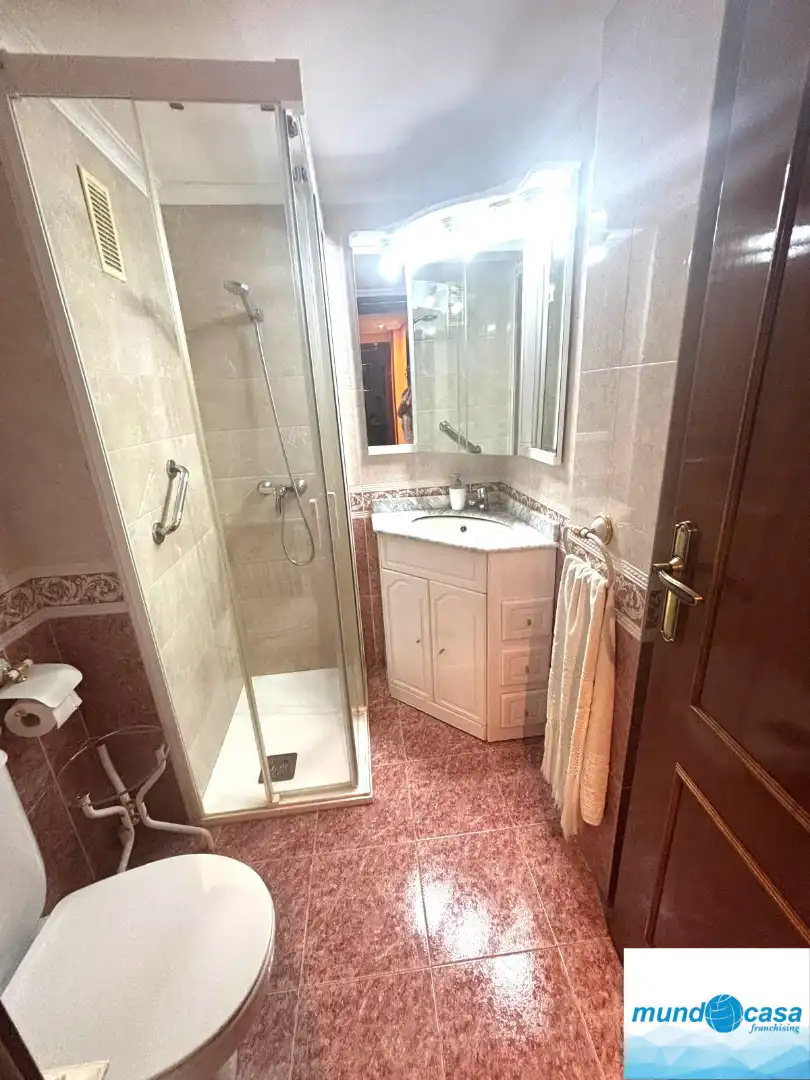 Bathroom of Flat for sale in Zaragoza  with Heating, Terrace and Furnished