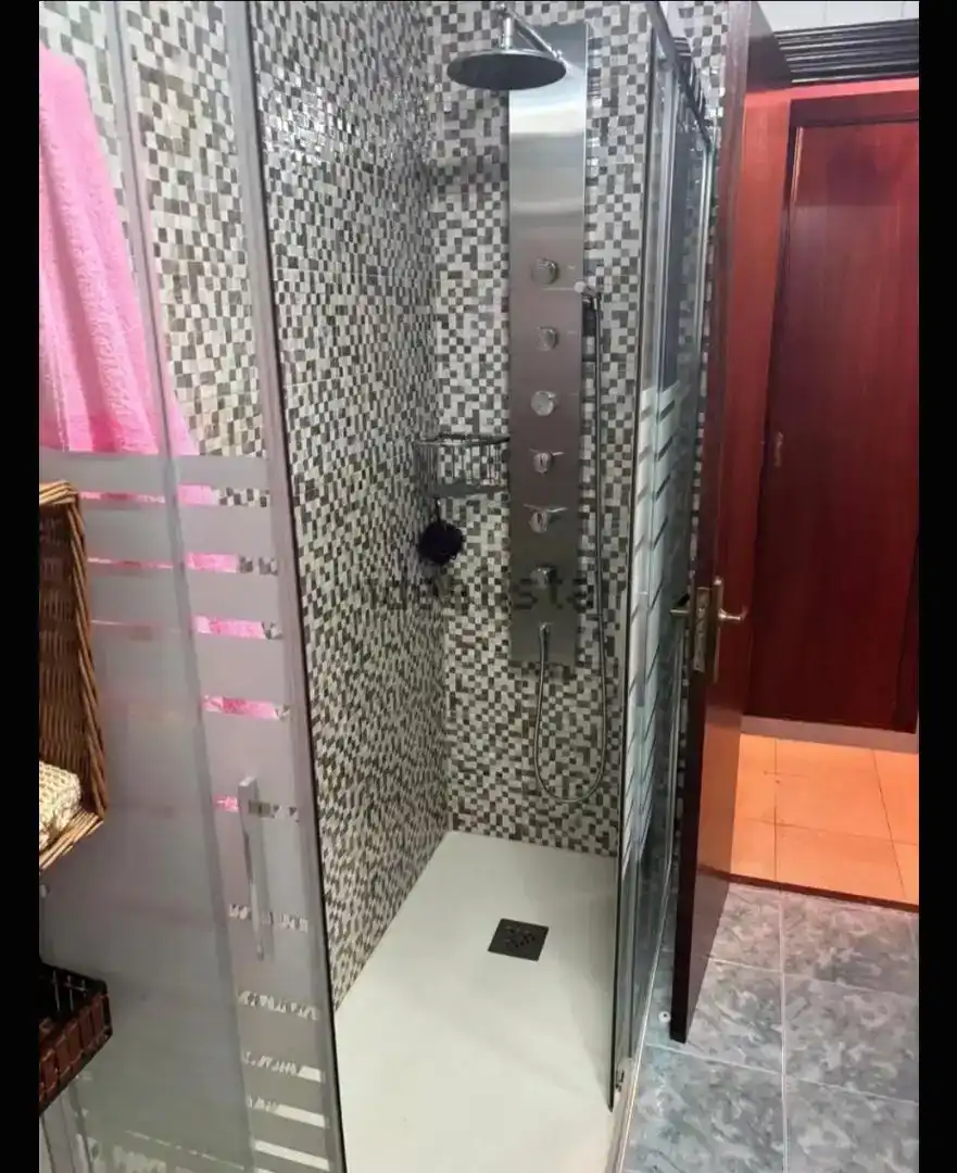 Baño de Piso en venta en La Robla  con Trastero, Amueblado y Horno