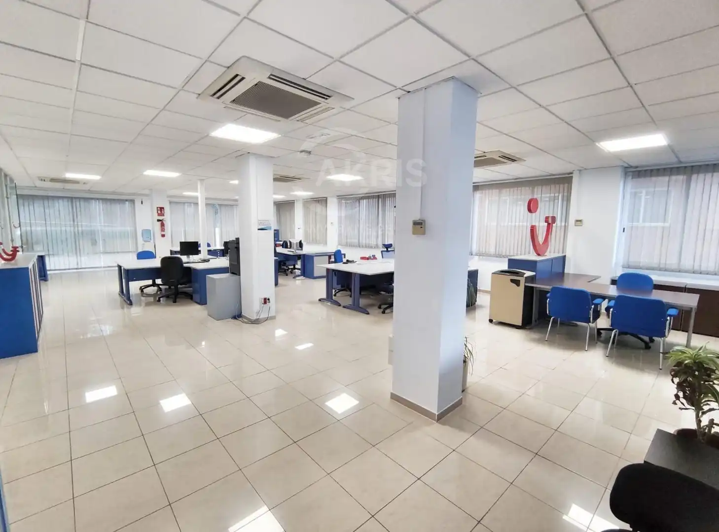 Büro zur Miete in Lloret de Mar mit Klimaanlage, Terrasse und Möbliert