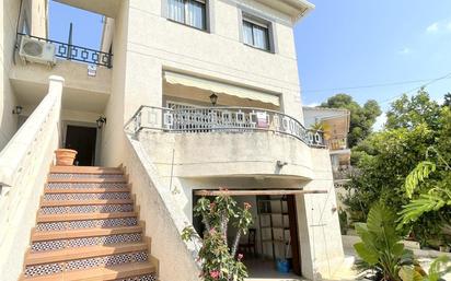 Vista exterior de Casa adosada en venda en Calafell amb Calefacció, Jardí privat i Terrassa