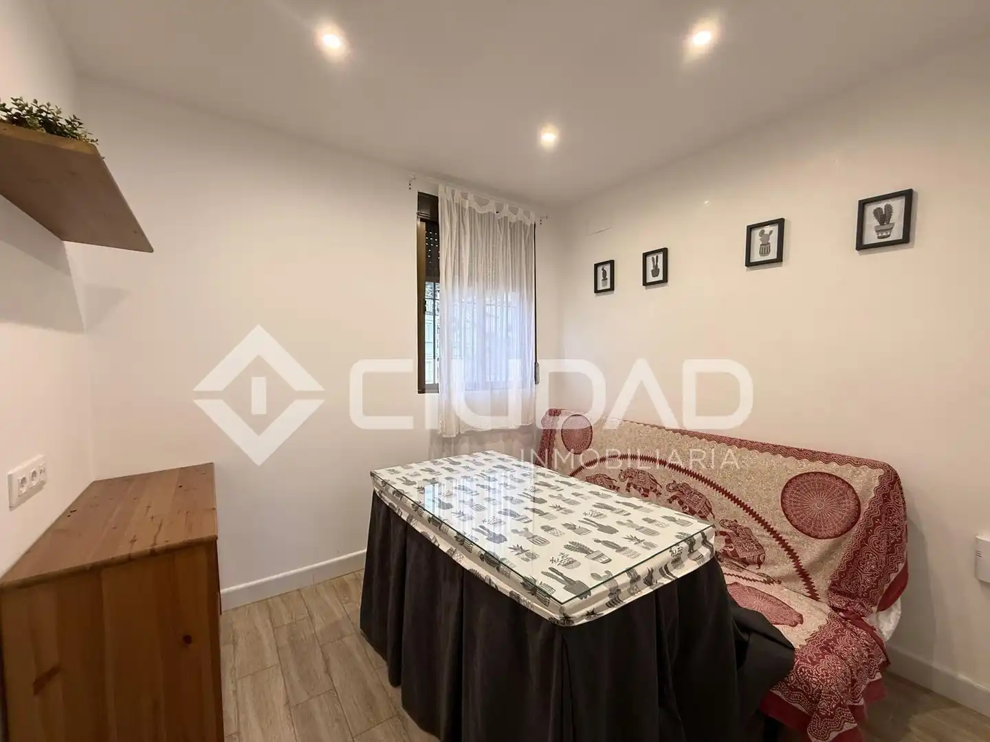 Habitación de Piso en venta en El Bosque con Aire acondicionado, Amueblado y Alarma
