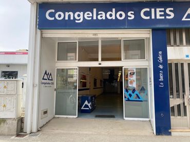 Locale commerciale in affitto a Avenida Álvaro Cunqueiro 44
