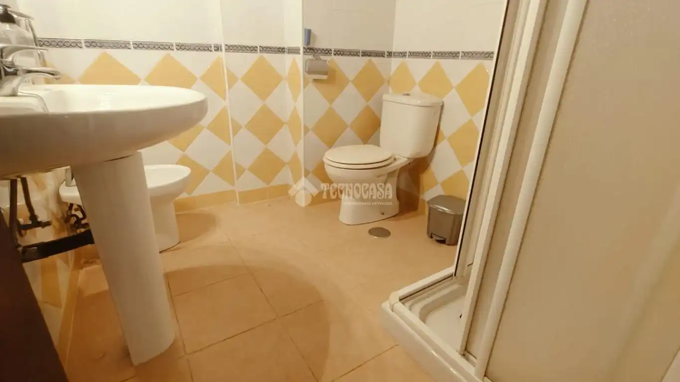Badezimmer von Wohnung zum Verkauf in Cantillana mit Klimaanlage und Heizung