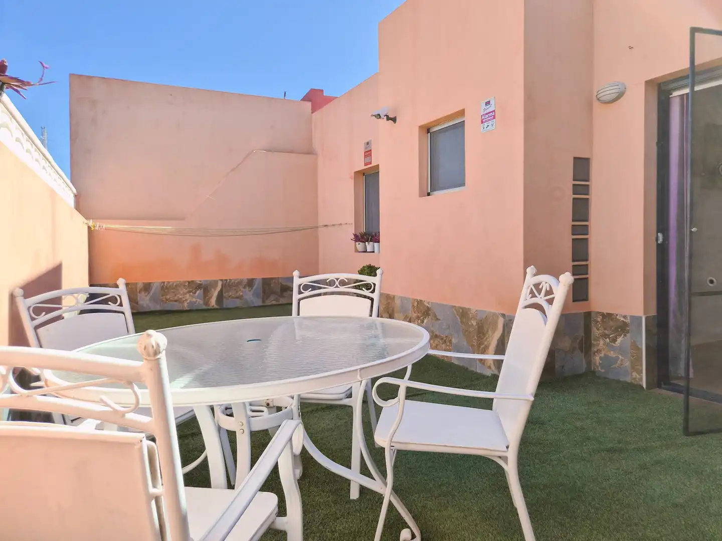 Terrasse von Einfamilien-Reihenhaus zum Verkauf in Antigua