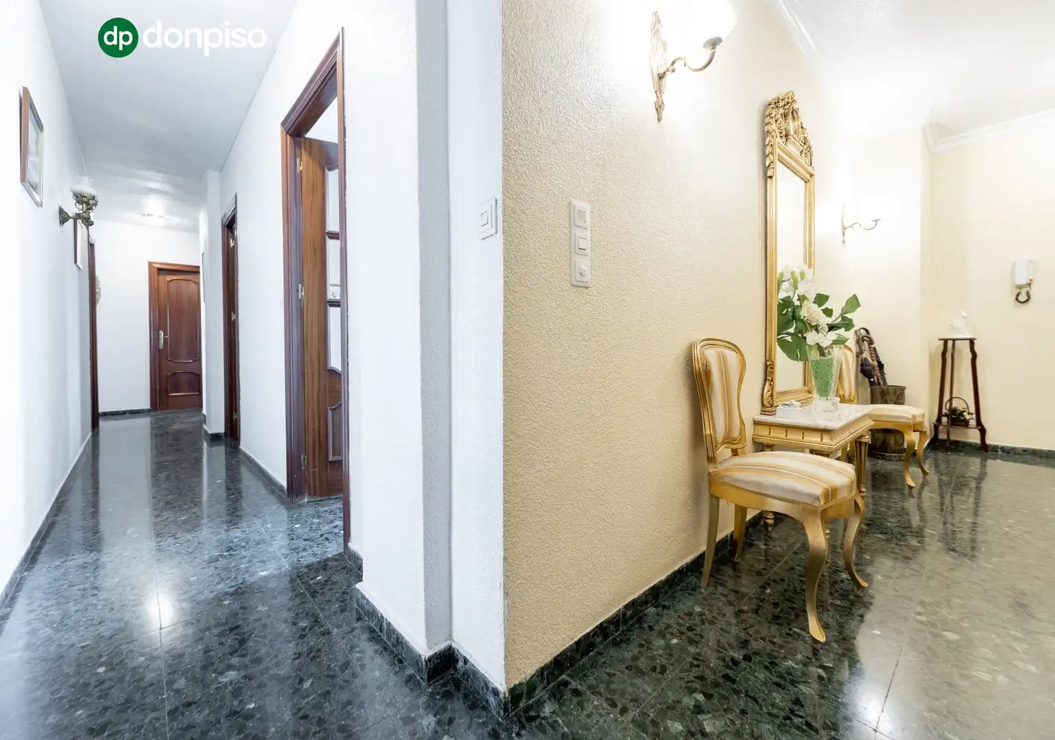 Piso en venta en Granada con Terraza, Trastero y Balcón