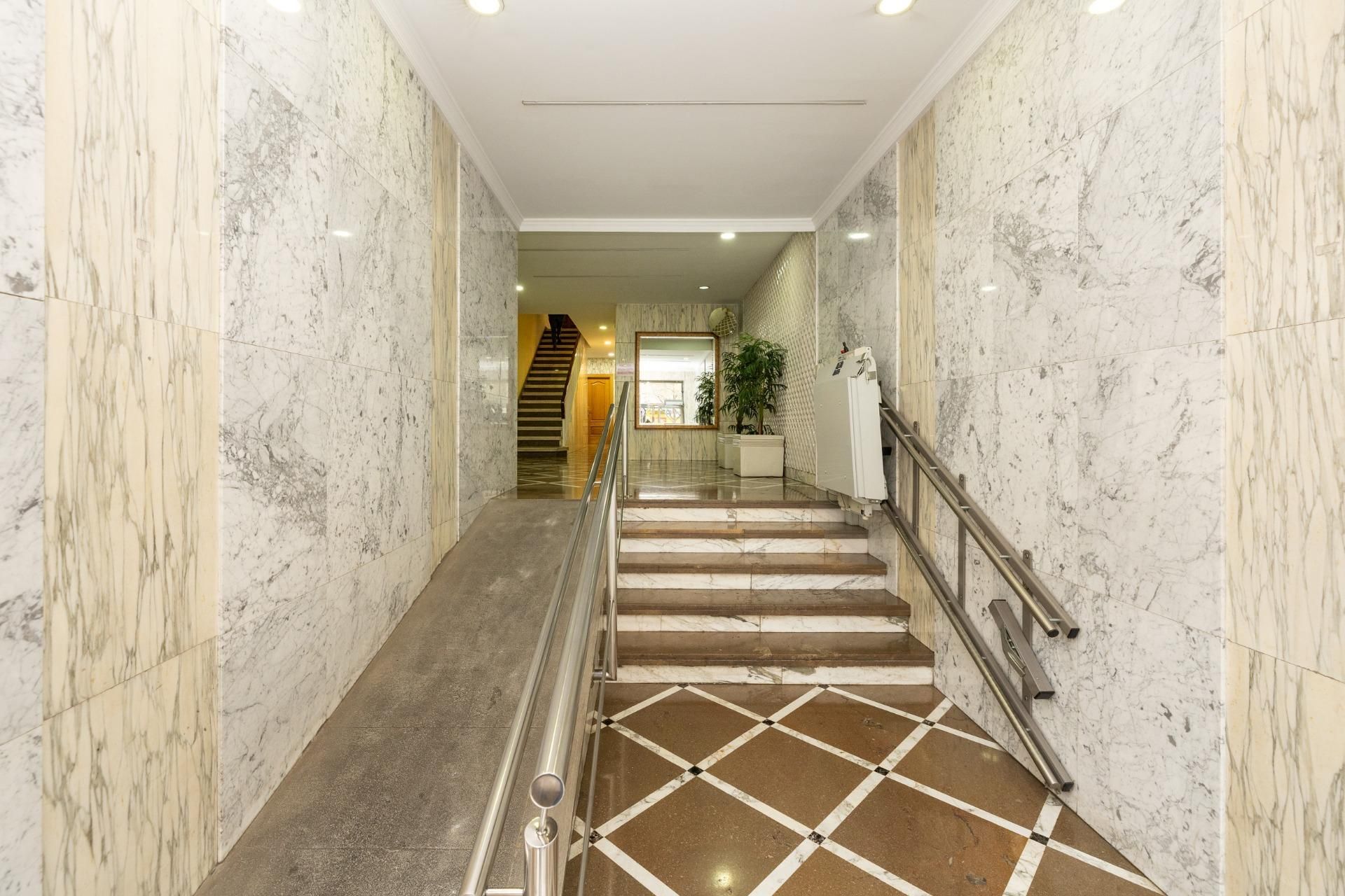 Piso en venta en  Granada Capital con Calefacción, Trastero y Balcón
