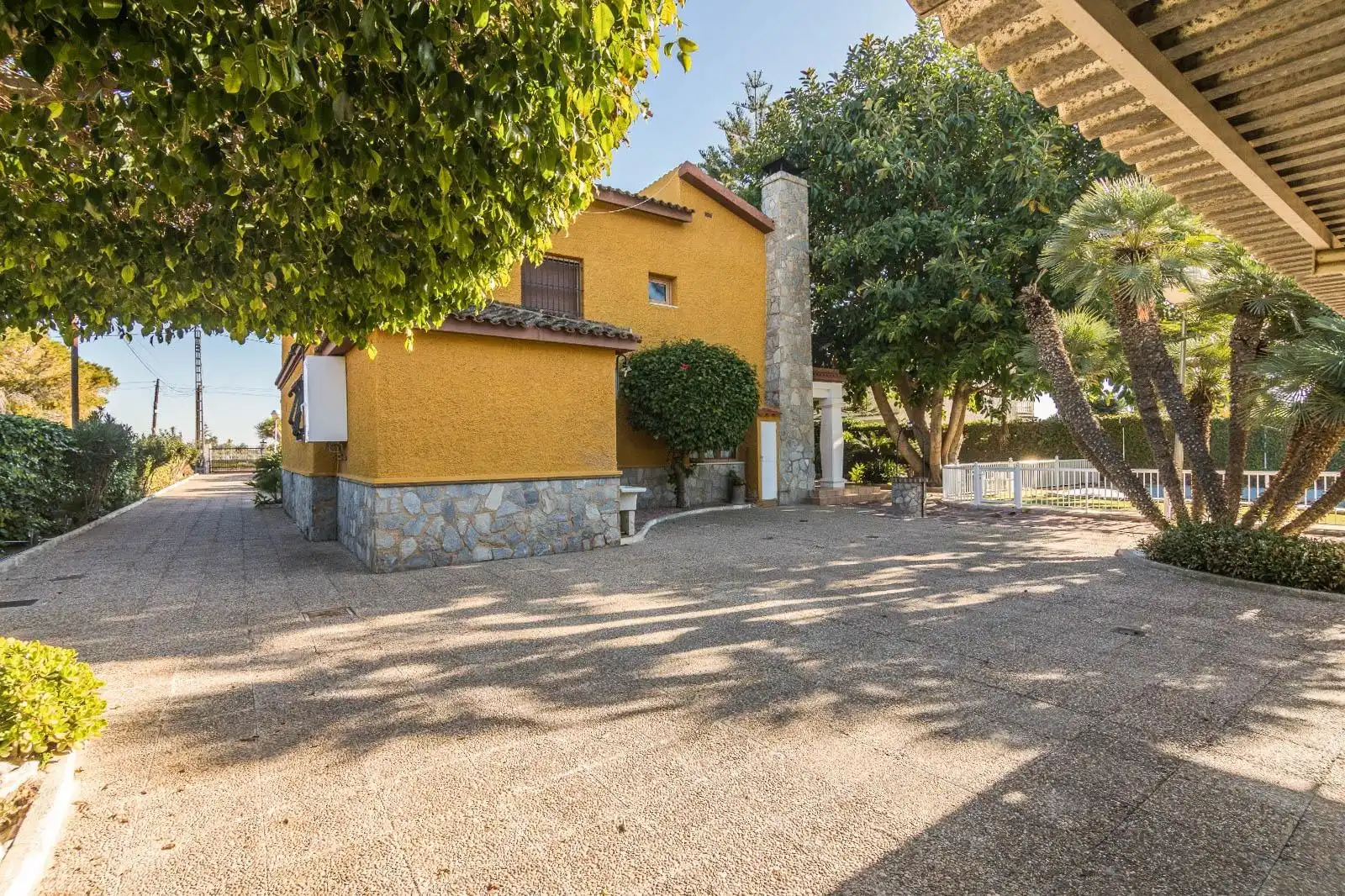Vista exterior de Casa o xalet en venda en Elche / Elx amb Terrassa, Traster i Piscina