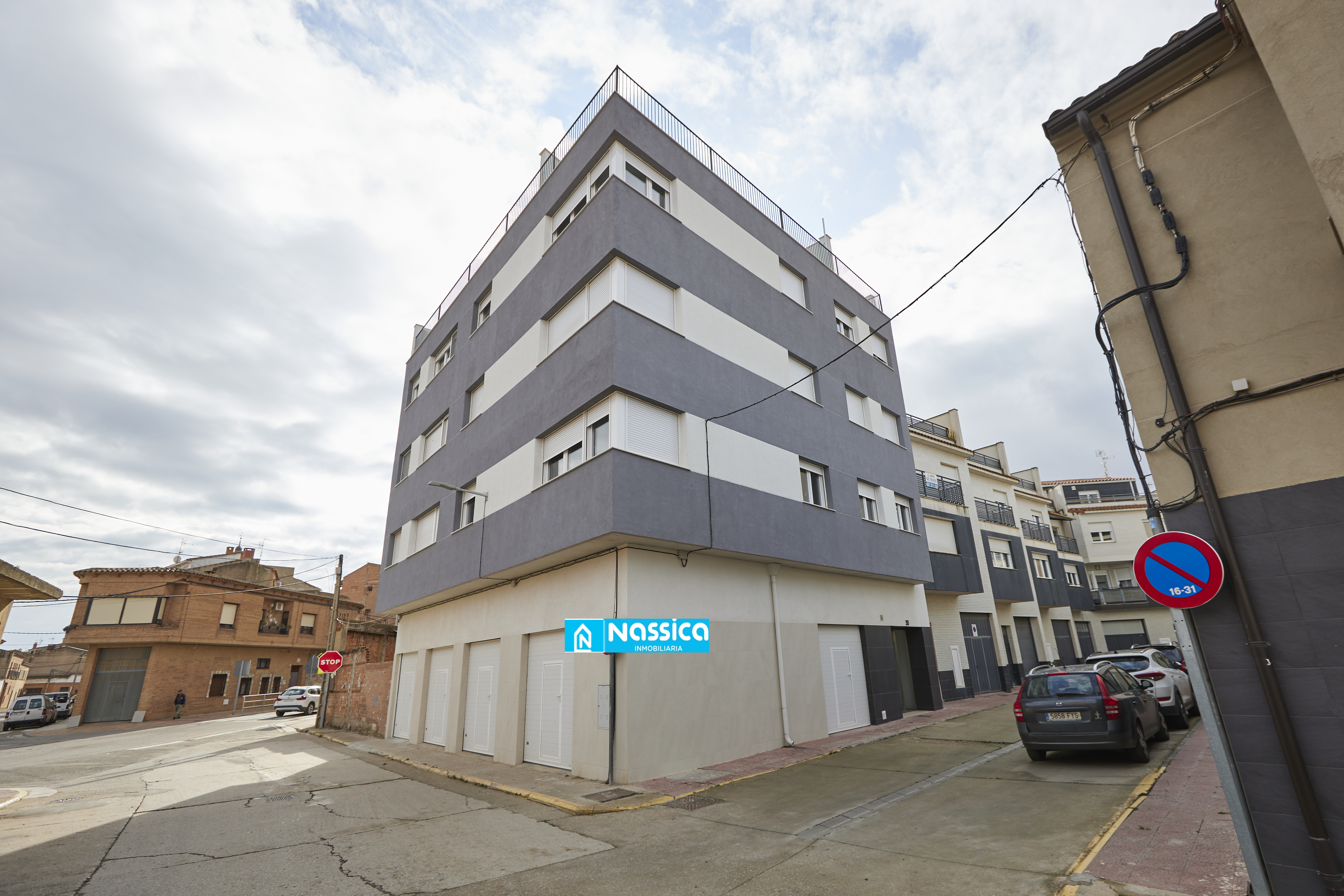 Vista exterior de Casa adosada en venda en Rincón de Soto amb Calefacció, Parquet i Terrassa