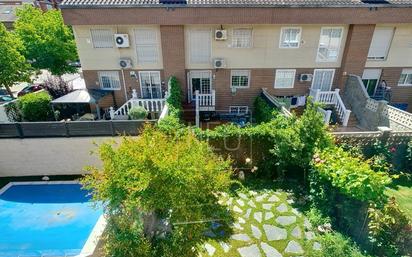 Jardí de Casa adosada en venda en Alcalá de Henares amb Aire condicionat, Calefacció i Jardí privat