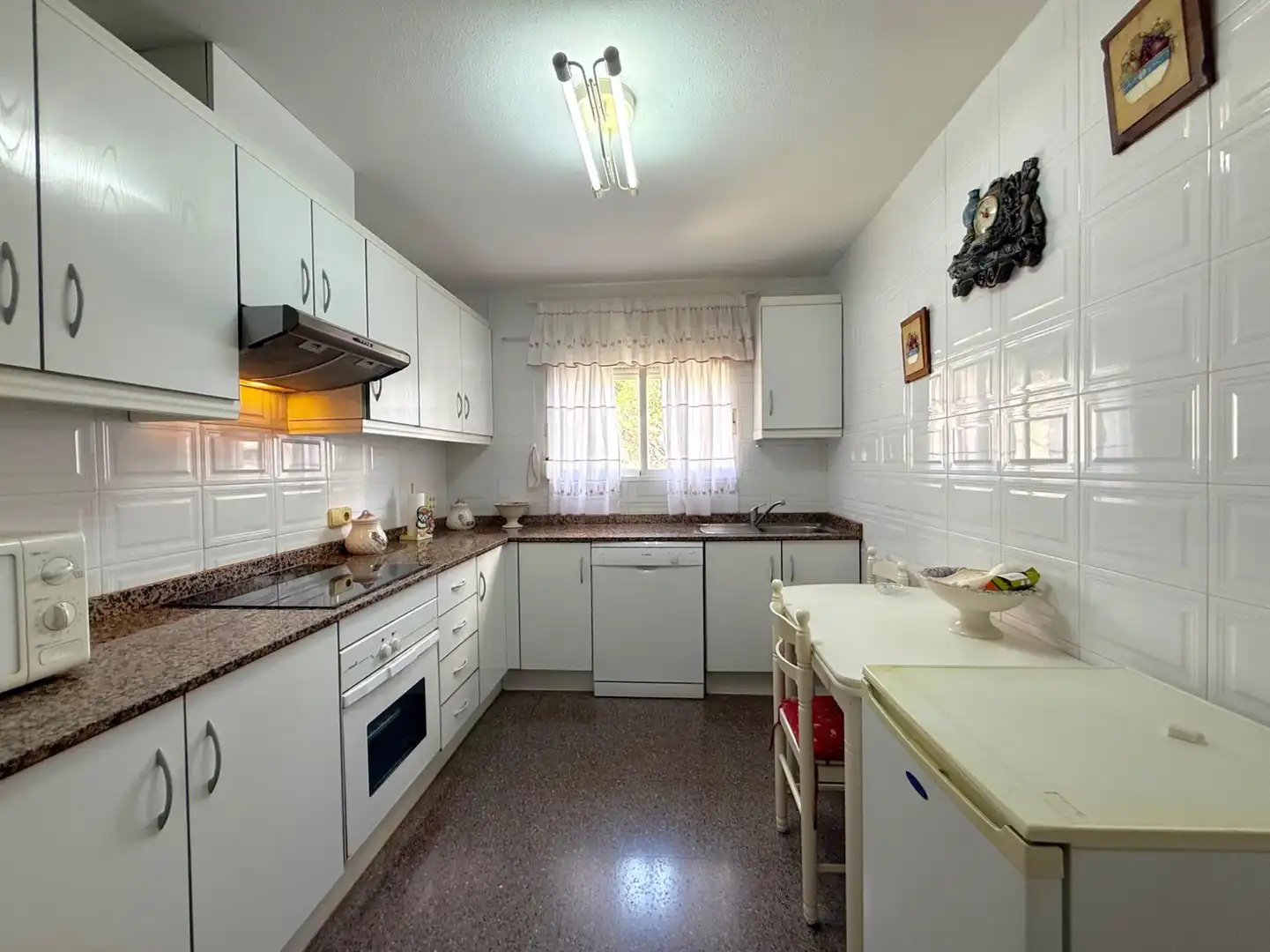 Cocina de Apartamento en venta en Benidorm con Aire acondicionado, Jardín privado y Amueblado