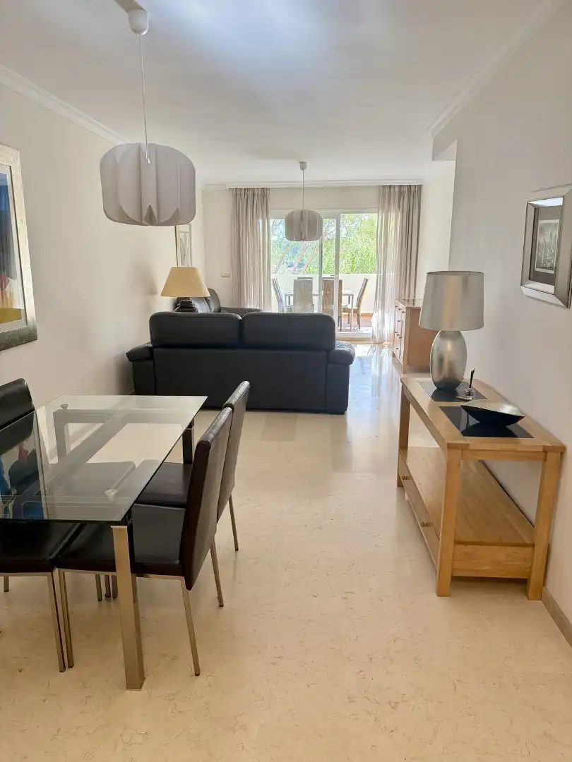 Sala d'estar de Apartament en venda en Marbella amb Terrassa, Traster i Moblat