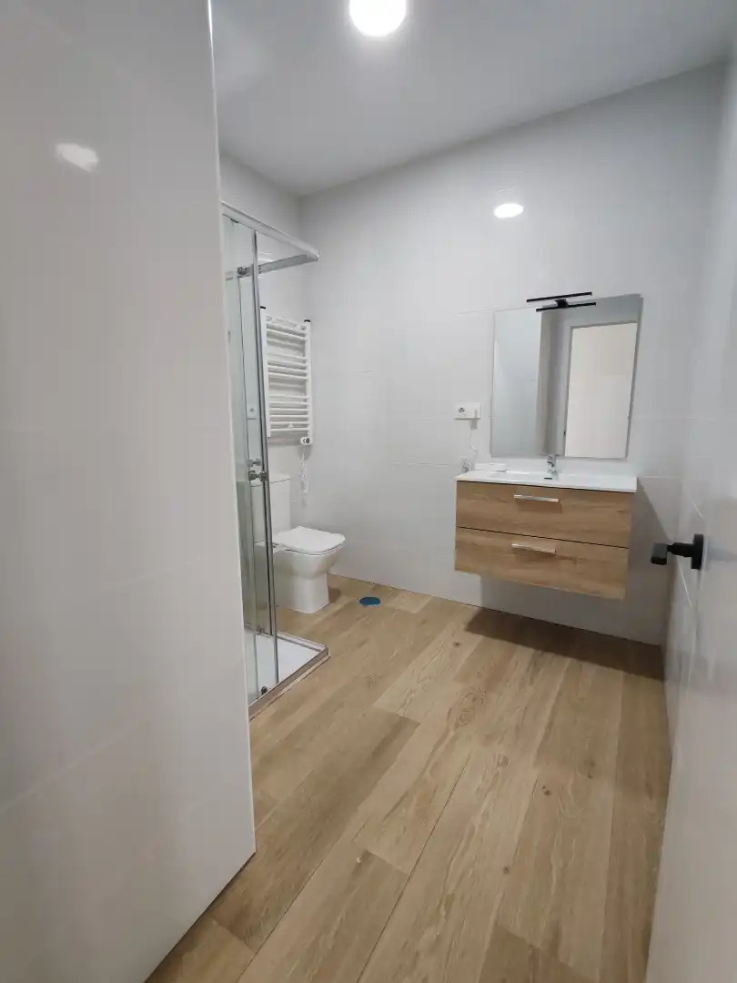 Badezimmer von Wohnung zum Verkauf in Fuenlabrada mit Klimaanlage, Heizung und Waschmaschine