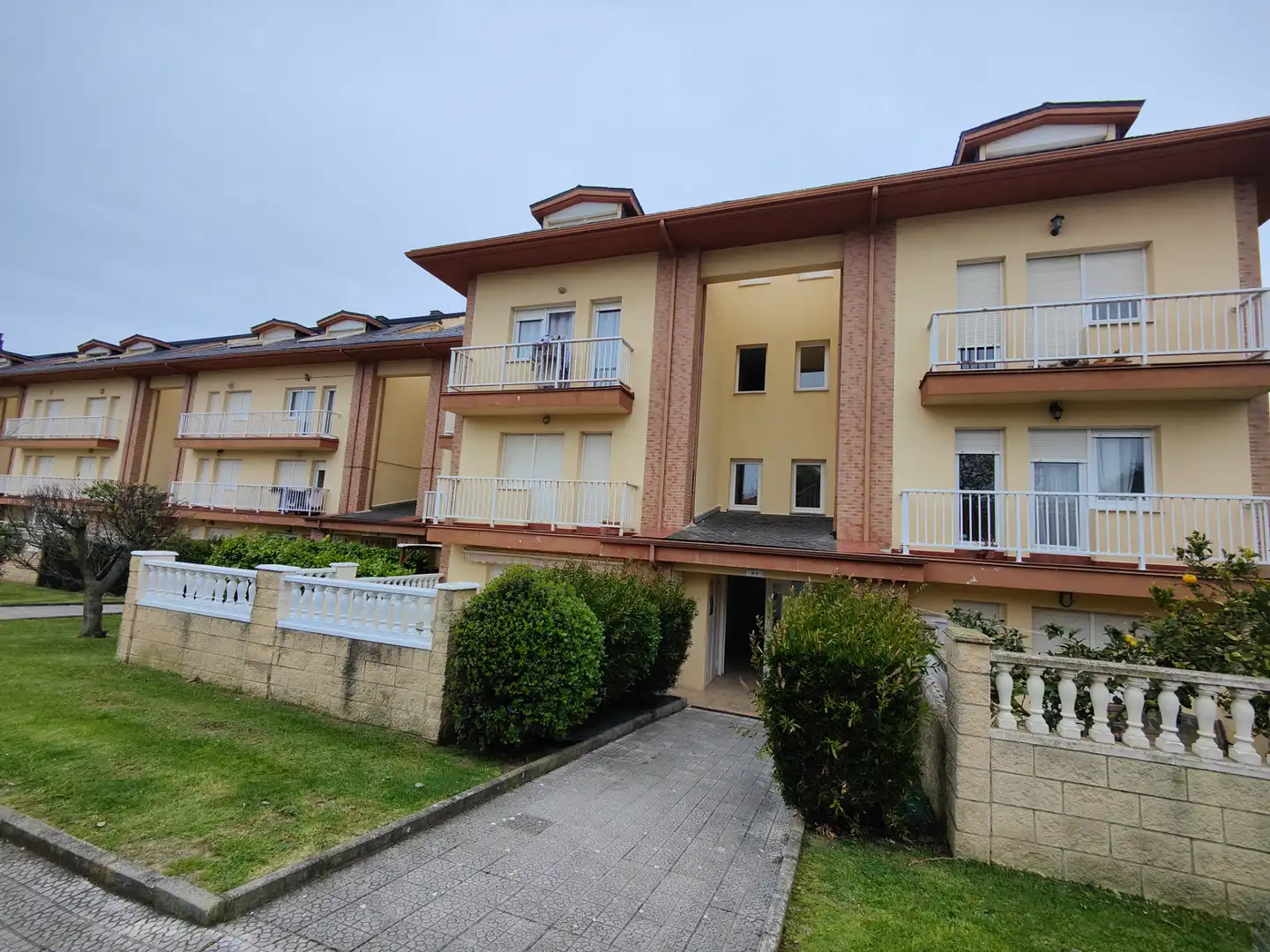 Vista exterior de Apartamento en venta en Suances con Calefacción, Parquet y Trastero