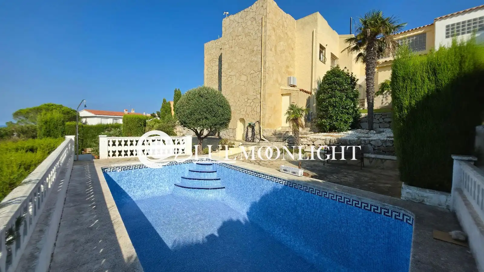 Villa avec piscine à vendre à SUECIA