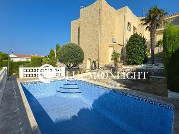 Chalet con piscina en venta en SUECIA