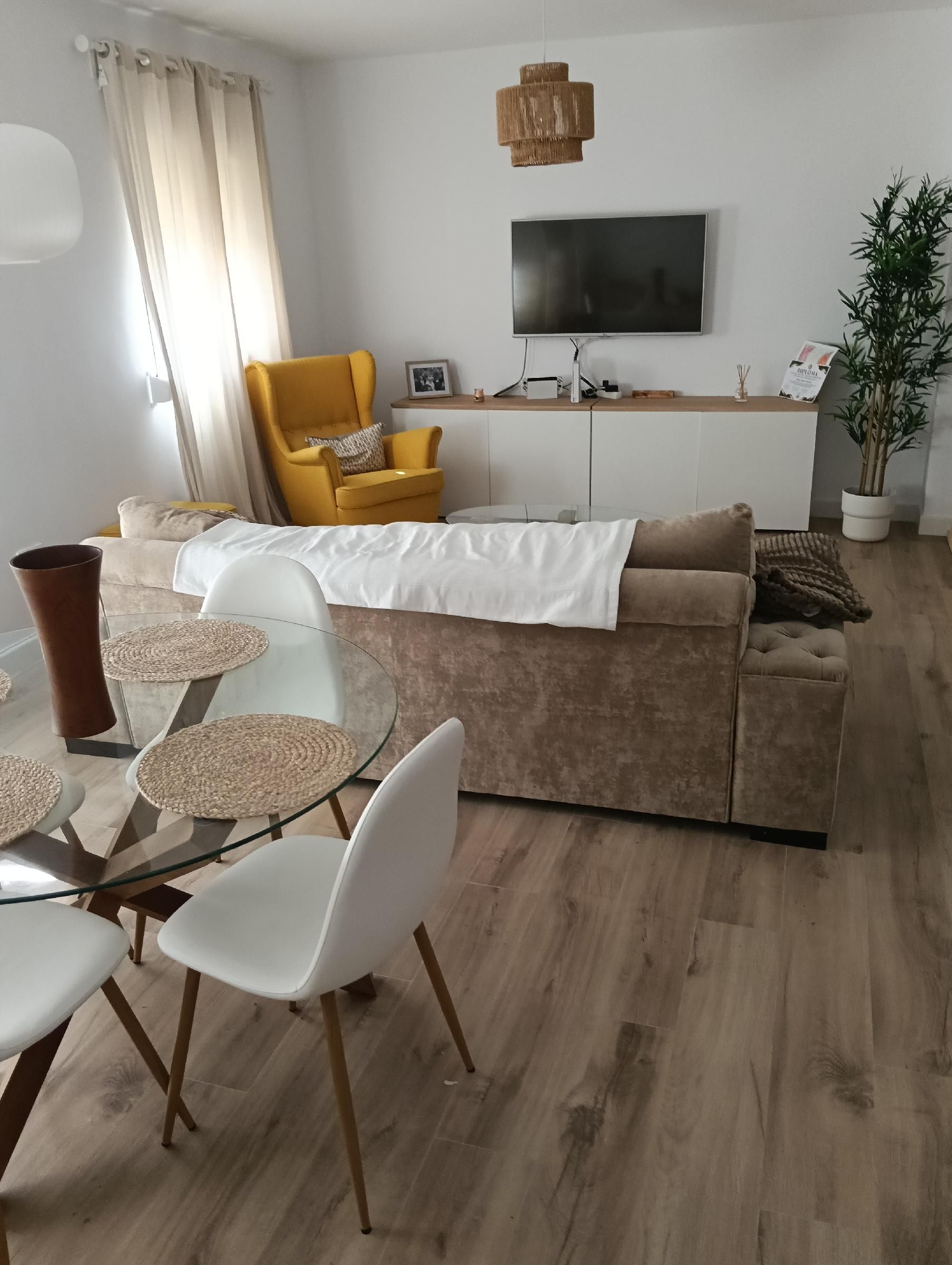 Sala d'estar de Apartament en venda en Puerto Real amb Aire condicionat