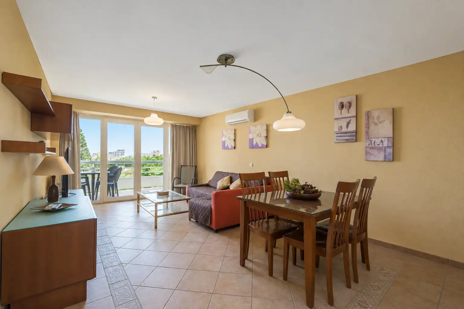 Sala de estar de Apartamento en venta en Torremolinos con Terraza y Amueblado